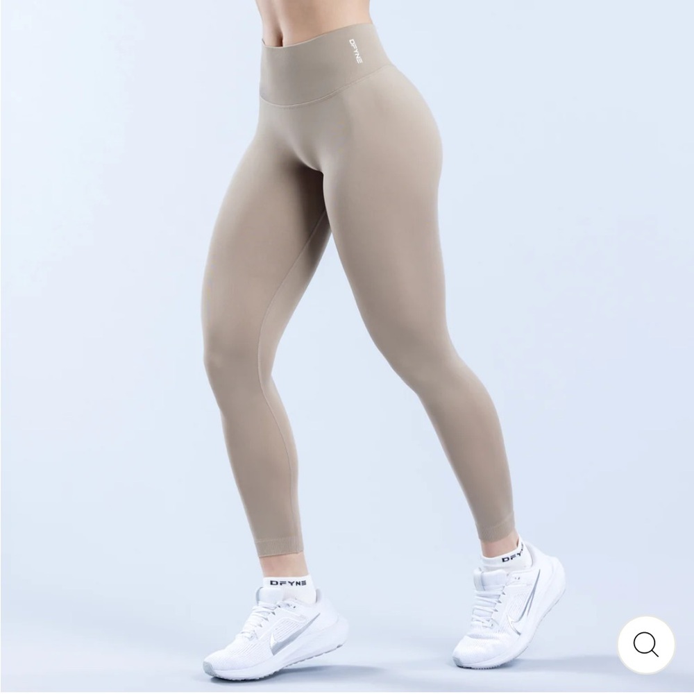 Defy dfyne scrunch Leggings Latte NWOT